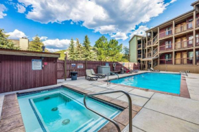 Walk to Main Street and Ski Lifts, Amazing Views, Community Hot Tub!